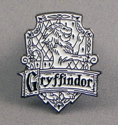 Gryffindor crest pin badge - crest,