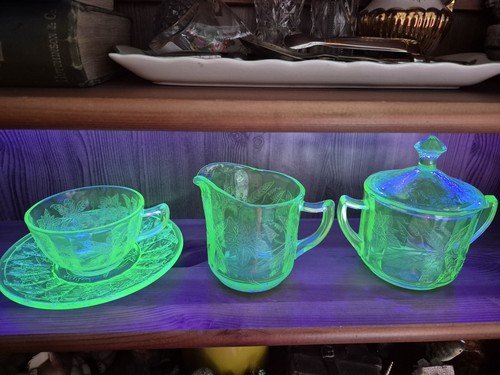 Uranium glass tea set - glass,