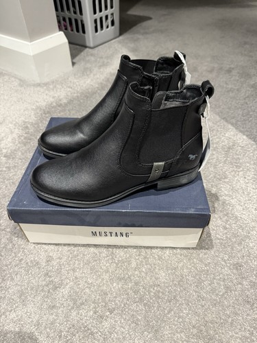 New ladies mustang black - new,