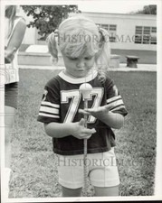 1976 Press Photo Little Sandy Ross during baton twirling class - lrb05018