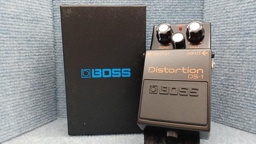 Boss effects pedal - ds-1,