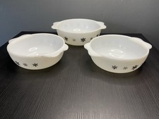 VINTAGE JAJ PYREX GAIETY SNOWFLAKE CASSEROLE/SERVING DISH X 3