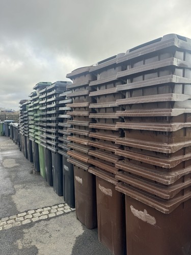 100x 240l wheelie plastic - 100x,