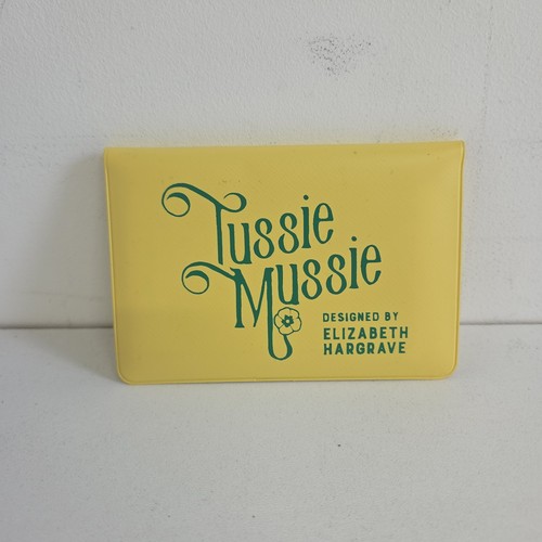 Tussie mussie button shy - tussie,