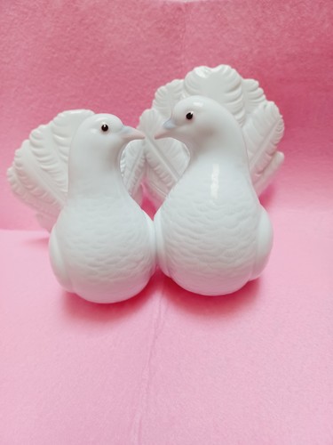 Lladro kissing white doves - kissing,