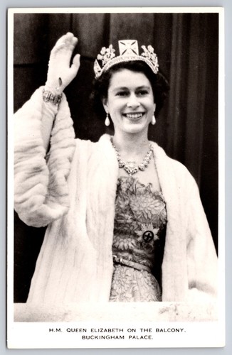 Queen elizabeth waving from - elizabeth, ii