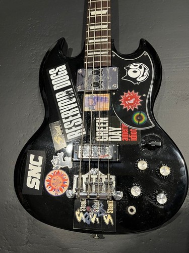 Epiphone black electric - electric, bass