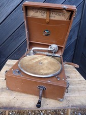 Vintage 1920s / 30s era Dulcetto Gramophone with 2 records - Parrot logo