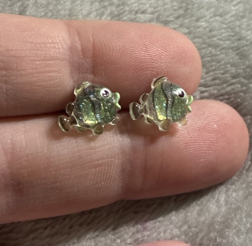 Green clown fish stud - clown,