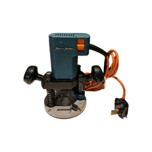Black decker plunge - &,
