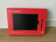 One by Wacom Medium (CTL-672-N) - Creative Pen USB Drawing Tablet