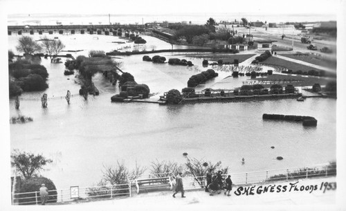 Skegness floods 1953 gardens - floods,