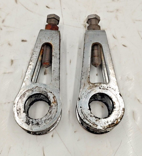 Pair chain guides - of,