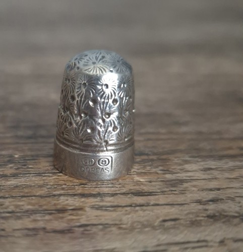 Thimble swirling daisy - thimble,