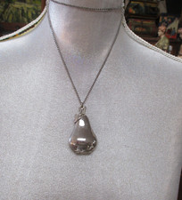VINT.  ESTEE LAUDER  ALIAGE  SILVER TONE PEAR   SOLID PERFUME PENDANT NECKLACE