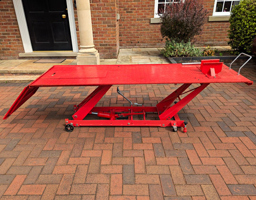 Hydraulic motorcycle lift - lift, in