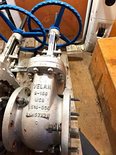 Velan gate valve - gate,