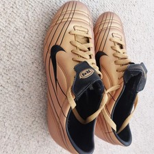 Nike R9 Football Boots Size  9