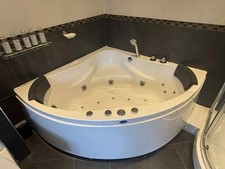 Whirlpool Corner Bath MUST GO THiS WEEK