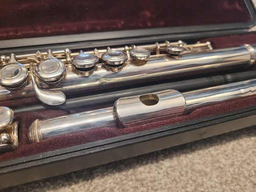 Yamaha 211 flute with - 211,