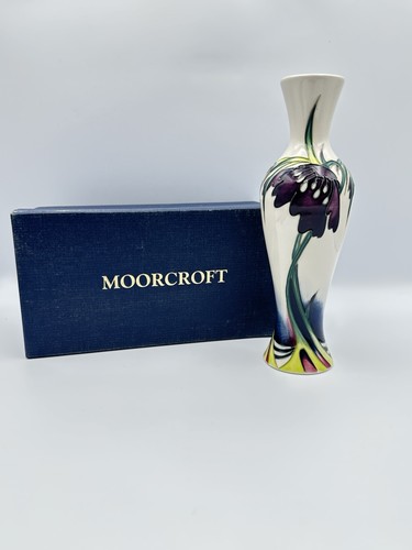 Boxed moorcroft pottery vase - boxed,