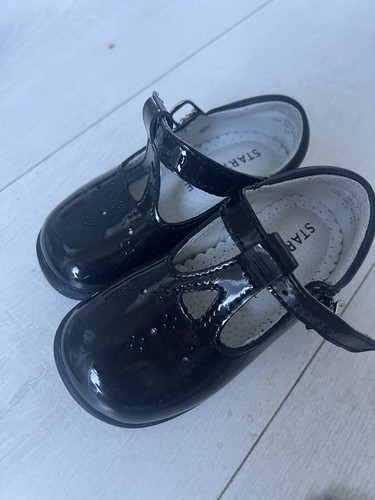 Girls black mary - jane, shoes