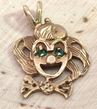 9ct Yellow Gold Clown Pendant Emerald Stones Full Hallmarked Size 22mm x 14mm