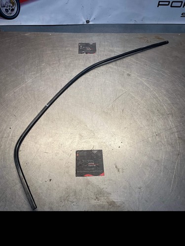 Porsche 928 right window upper