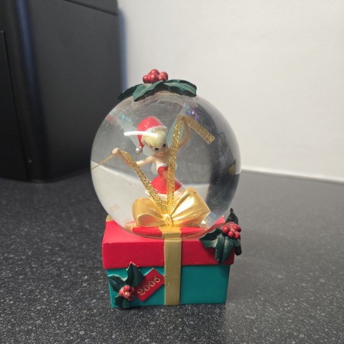 Disney store snow globe - store*,