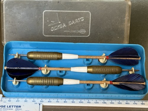 Vintage glyda darts set with - darts,