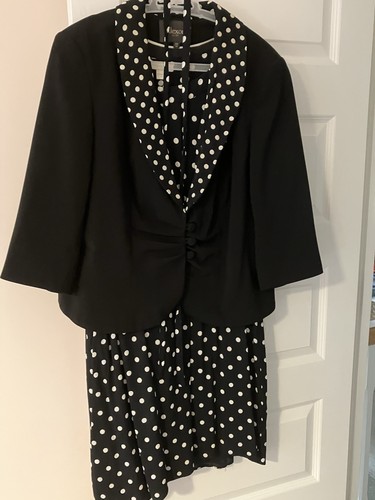 Black fitted jacket with white - black,