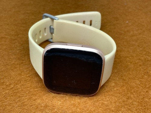 Fitbit versa smartwatch - fitbit, 2