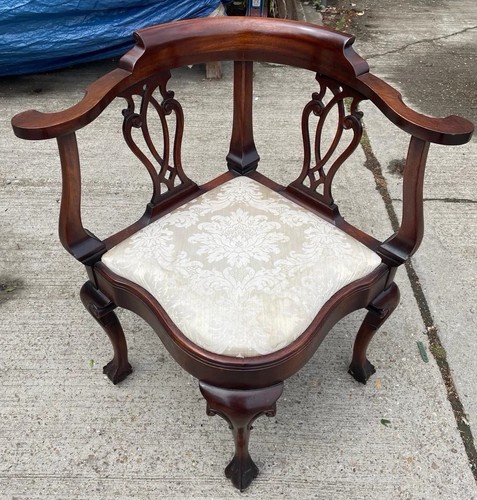 Reproduction chippendale style - chippendale,