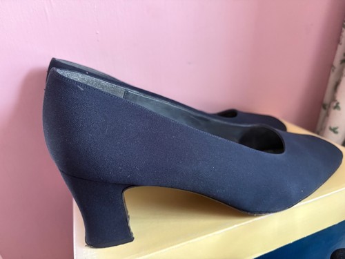 Russell and bromley court - bromley,
