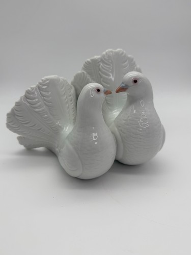 Lladro couple doves kissing - couple,