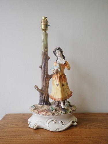 Capodimonte style table lamp