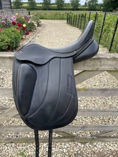 Albion Fabrento Dressage Saddle 17 1/2  MW Black In Excellent Condition