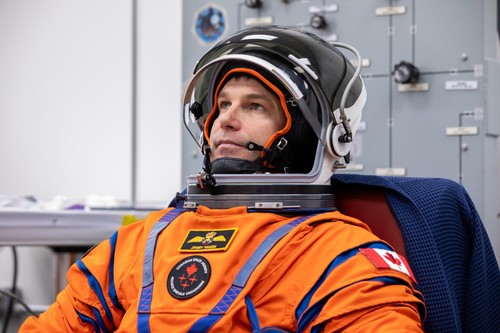 Artemis astronaut helmet - astronaut,