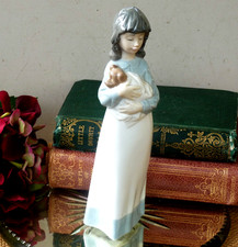 Nao LLadro Girl figurine