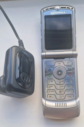 Motorola razr retro 2000s - retro,