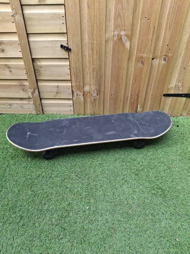 Skate skateboard in - "we, skate"