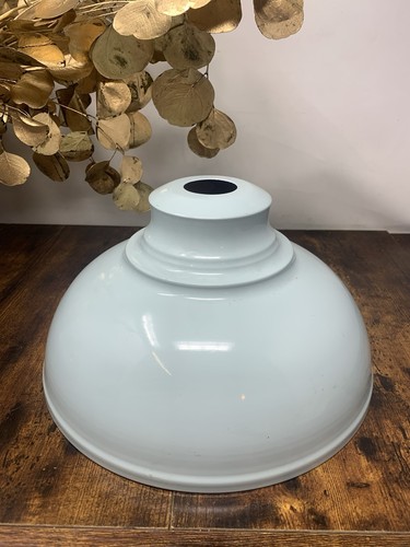 Pale blue enamel - pale,