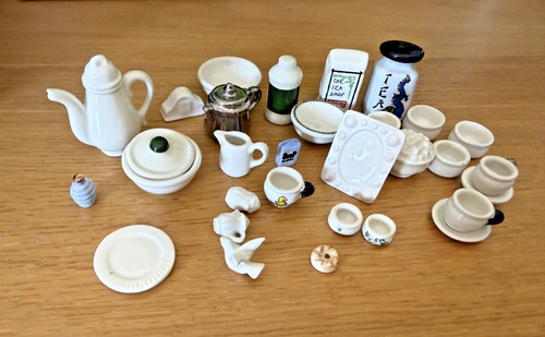 Vintage dolls house - vintage, miniature