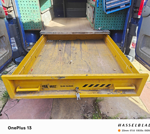 Van vault slider locking - van,