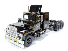 1/18 Mack RL 700L Rubber Duck
