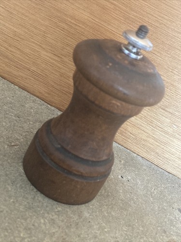 Vintage peugeot lion pepper - lion,