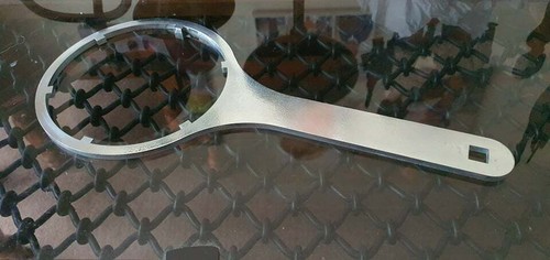 Clutch holding tool - holding, basket
