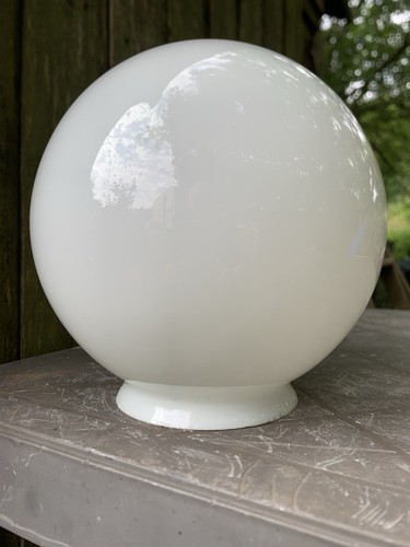 White opal milk glass - white, round