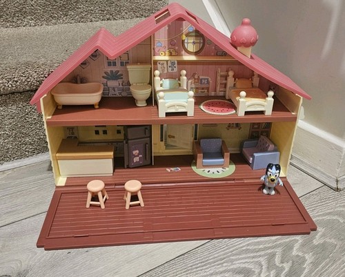 Bluey house play set - play,