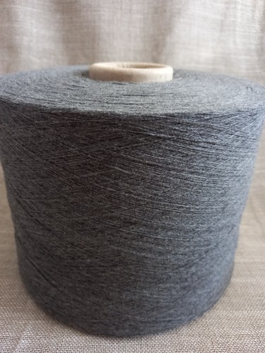 Machine knitting yarn